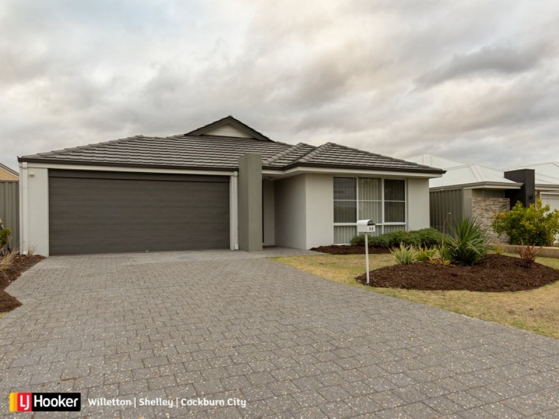 33 Leroy Way, Piara Waters WA 6112