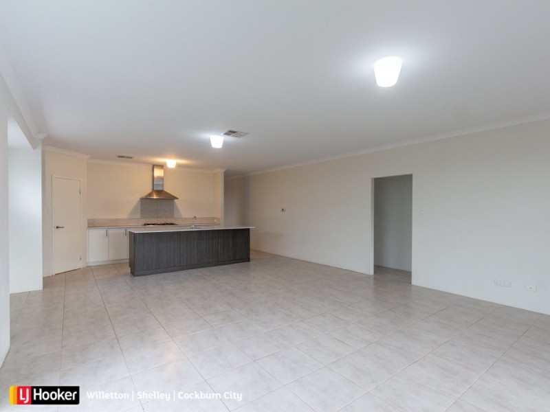 33 Leroy Way, Piara Waters WA 6112