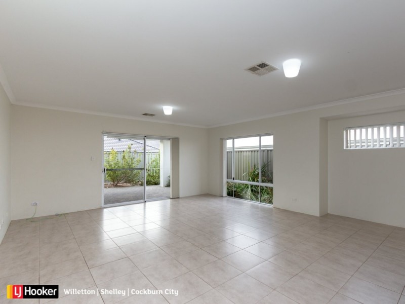 33 Leroy Way, Piara Waters WA 6112