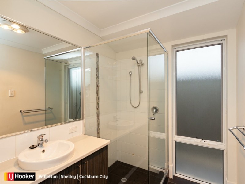 33 Leroy Way, Piara Waters WA 6112