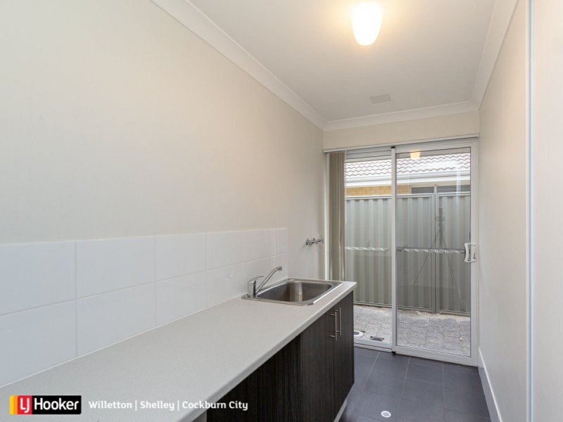 33 Leroy Way, Piara Waters WA 6112