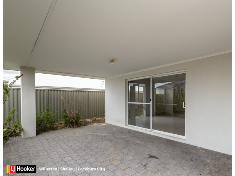 33 Leroy Way, Piara Waters WA 6112