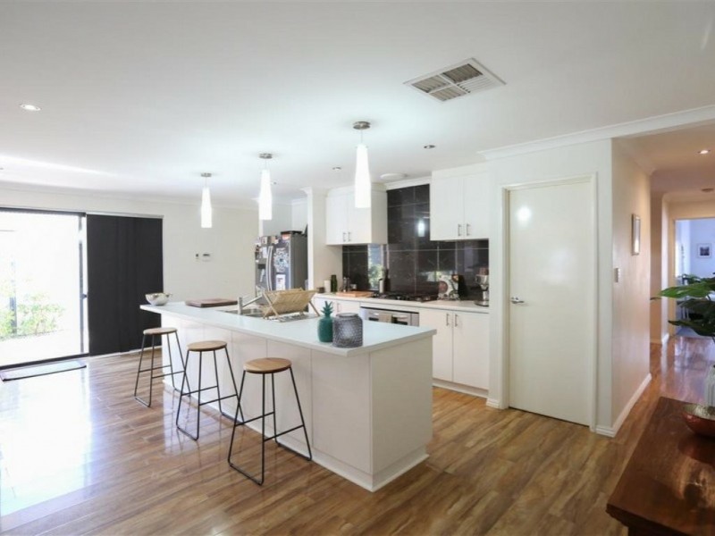 4 Belmore Bend, Aubin Grove WA 6164