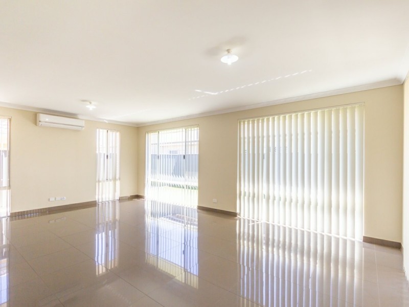 16 Menner Way, Piara Waters WA 6112