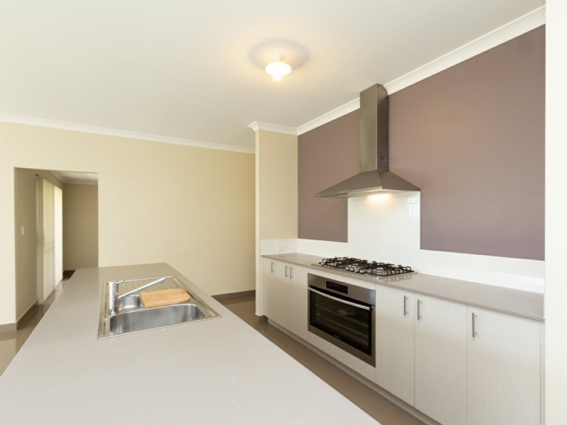 16 Menner Way, Piara Waters WA 6112