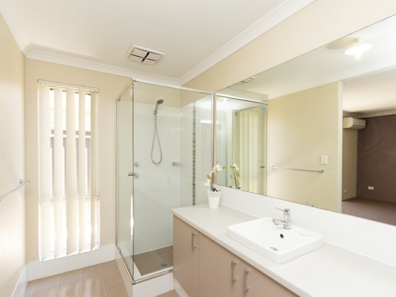 16 Menner Way, Piara Waters WA 6112