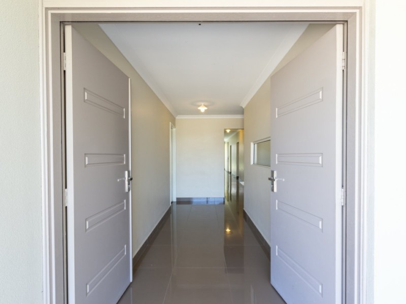 16 Menner Way, Piara Waters WA 6112