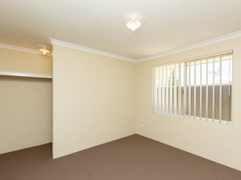 16 Menner Way, Piara Waters WA 6112