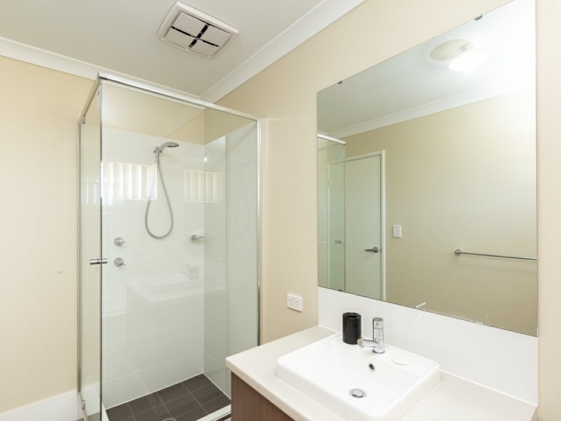 16 Menner Way, Piara Waters WA 6112