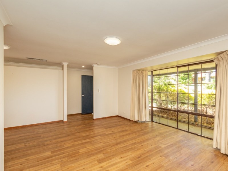 9 Peters Way, Bibra Lake WA 6163