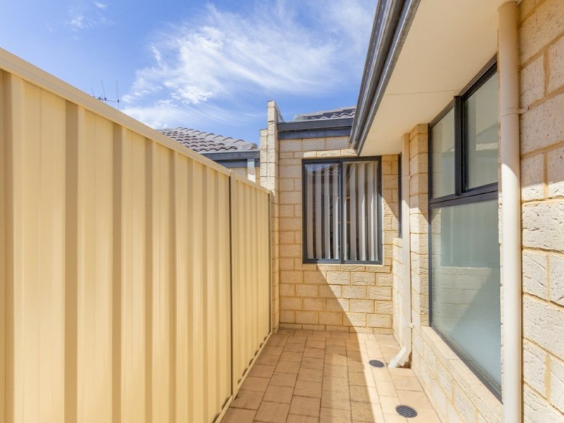 8/31 Barfield Road, Hammond Park WA 6164