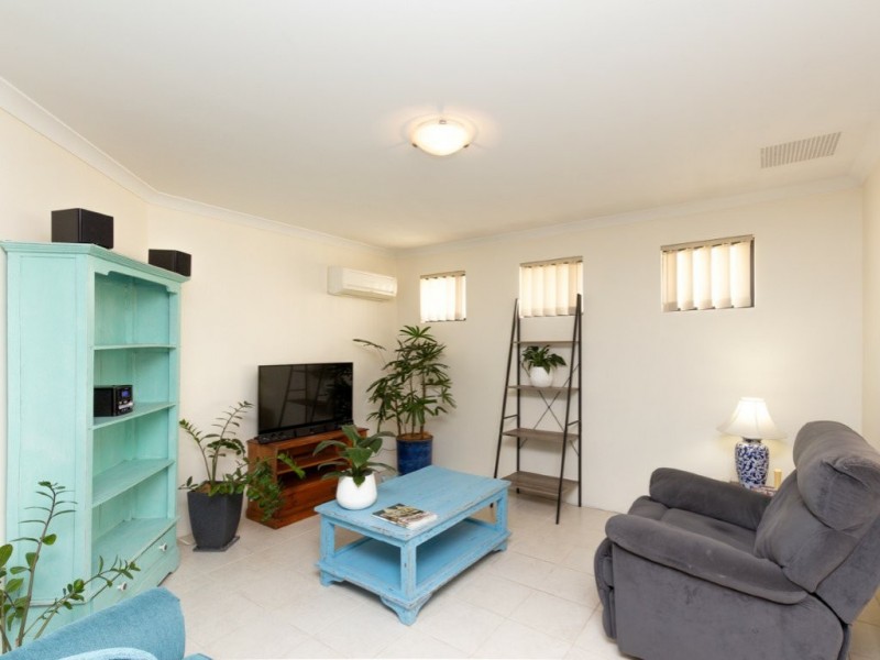 8/31 Barfield Road, Hammond Park WA 6164