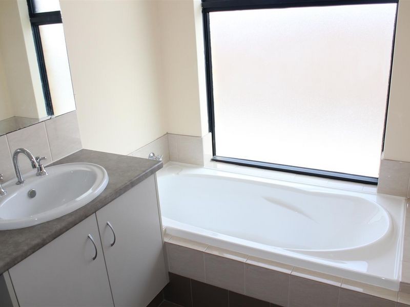 3 Edsell Entrance, Brookdale WA 6112