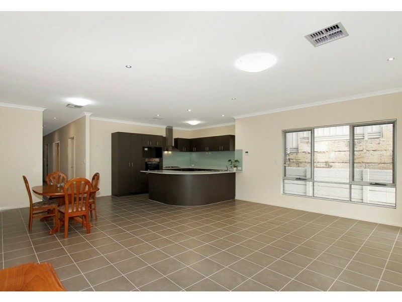 77A Huntriss Road, Karrinyup WA 6018