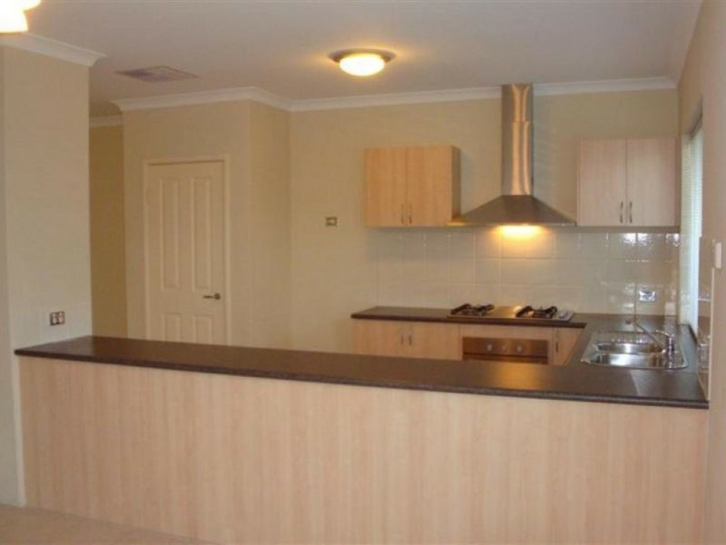 6 Weybridge Drive, Wellard WA 6170