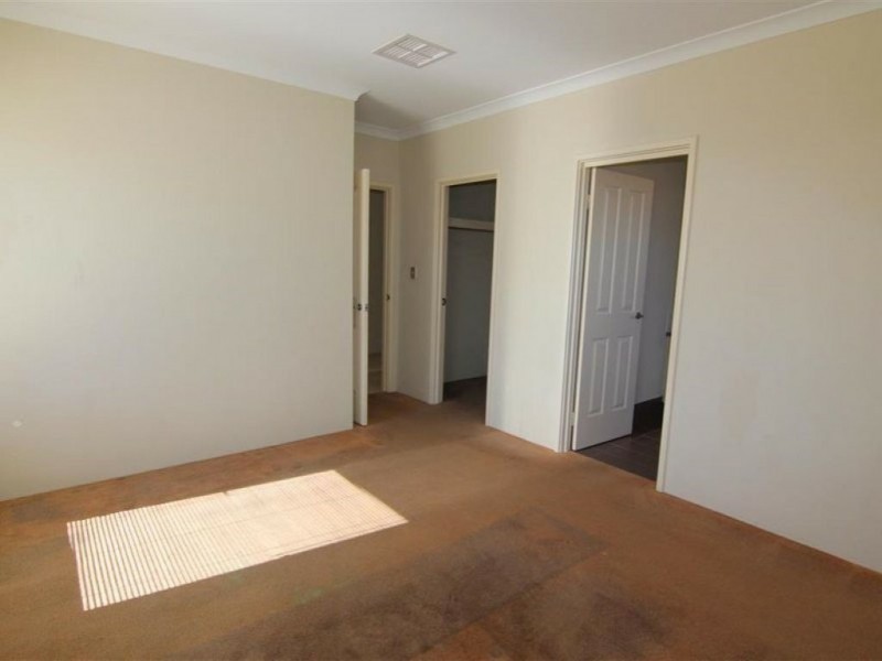 6 Weybridge Drive, Wellard WA 6170