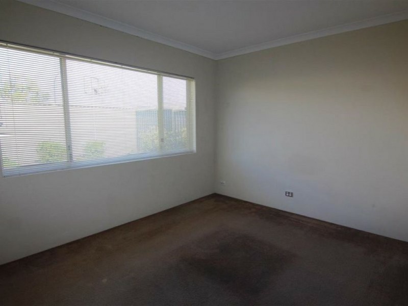 6 Weybridge Drive, Wellard WA 6170