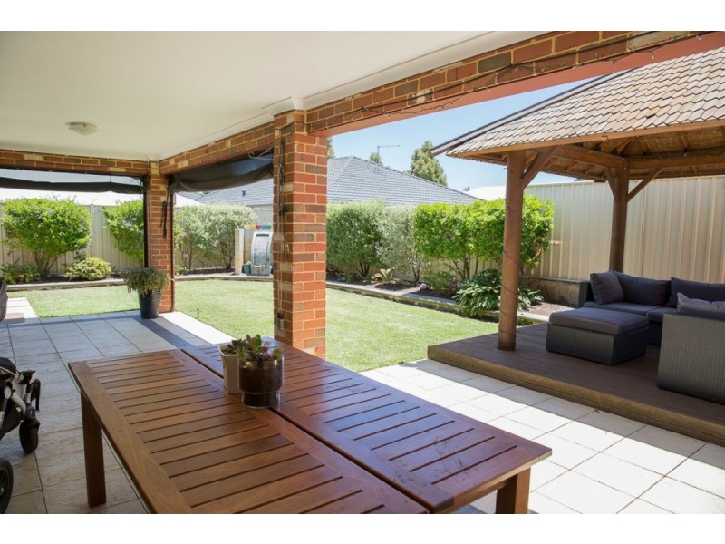 40 Jackadder Avenue, Hammond Park WA 6164