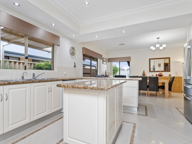 22 Chivalry Way, Atwell WA 6164