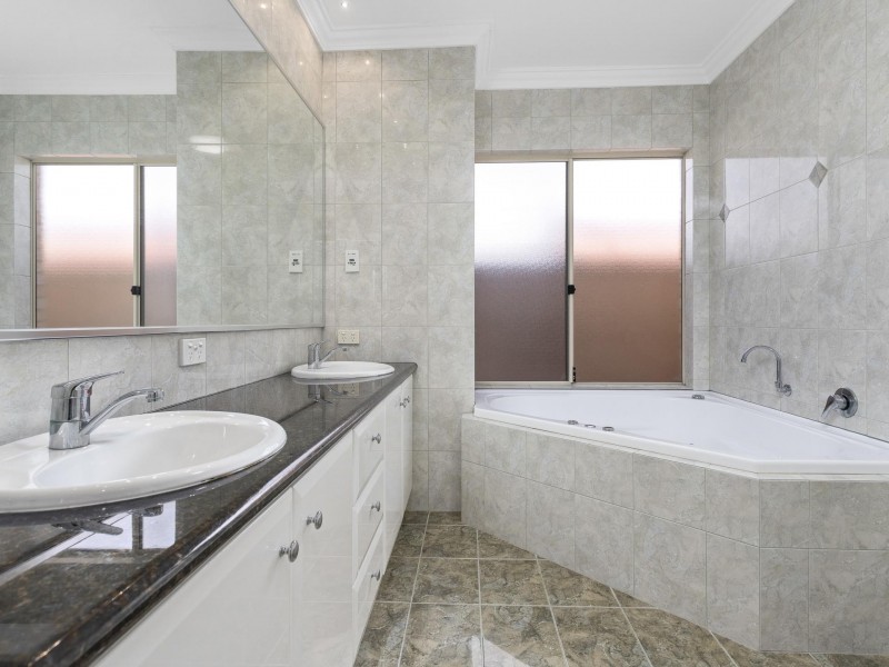 22 Chivalry Way, Atwell WA 6164