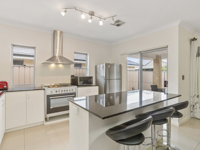 9 Montpellier Way, Piara Waters WA 6112