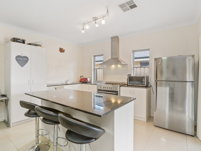 9 Montpellier Way, Piara Waters WA 6112