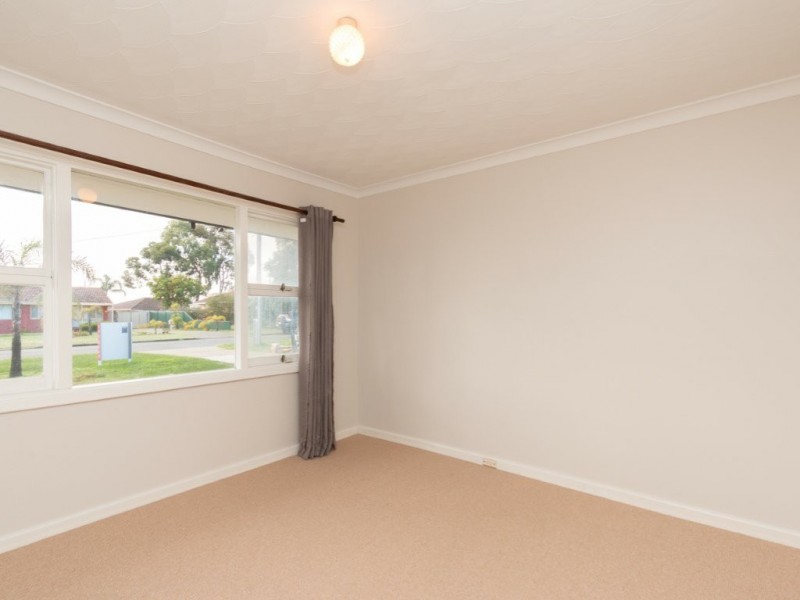 11 Simons Way, Langford WA 6147