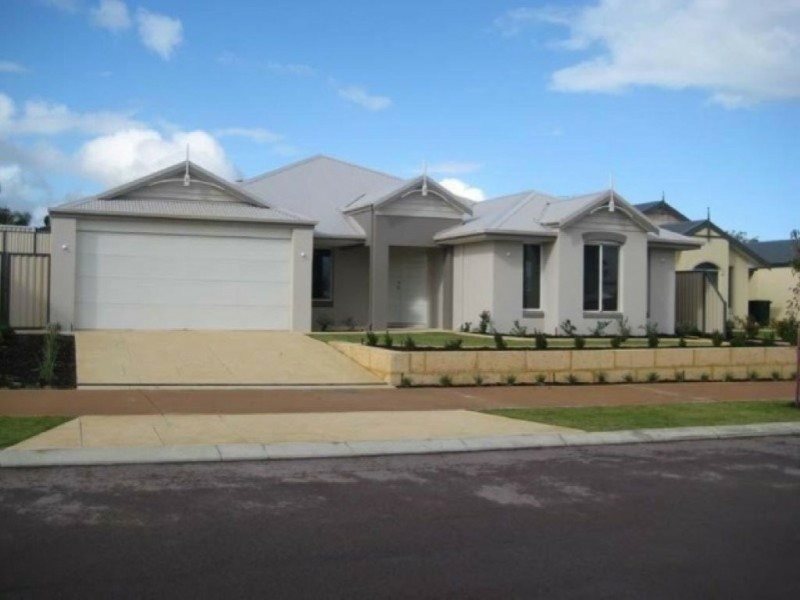 2 Weymouth Road, Aubin Grove WA 6164