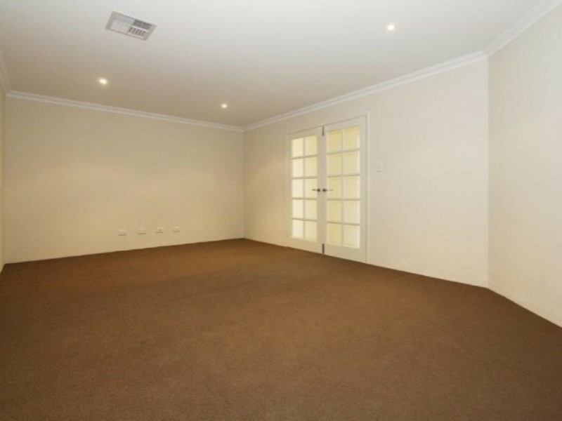 2 Weymouth Road, Aubin Grove WA 6164