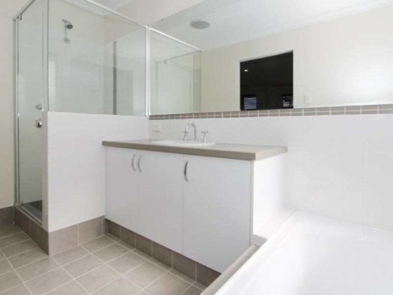 2 Weymouth Road, Aubin Grove WA 6164