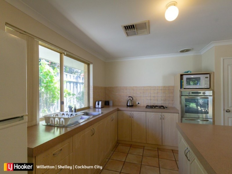 27 Eastleigh Loop, Currambine WA 6028