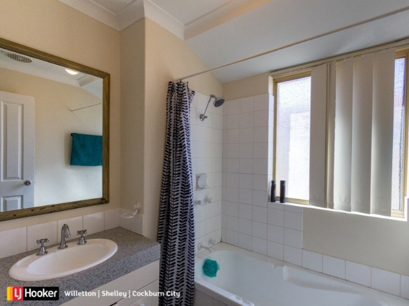 27 Eastleigh Loop, Currambine WA 6028