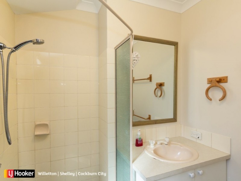 27 Eastleigh Loop, Currambine WA 6028