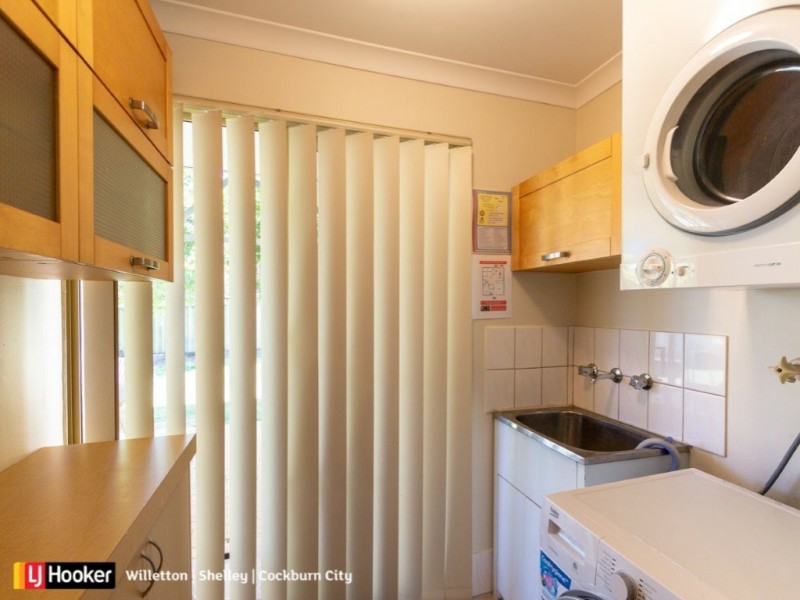 27 Eastleigh Loop, Currambine WA 6028