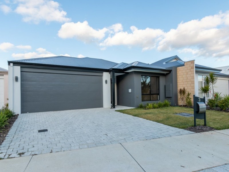 3 Irvine Parade, Hammond Park WA 6164
