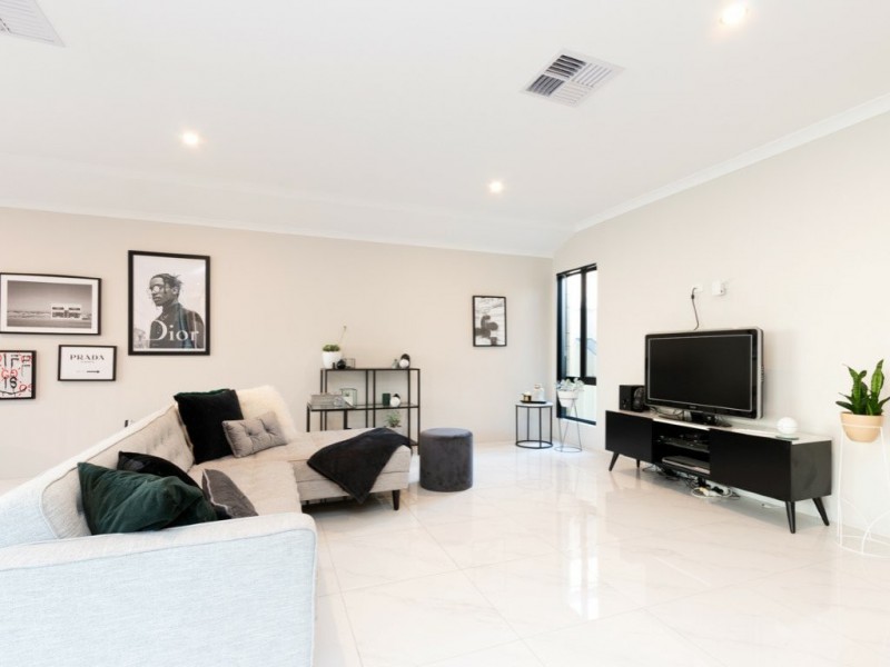 3 Irvine Parade, Hammond Park WA 6164