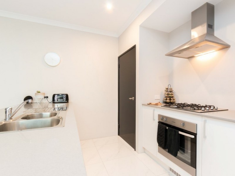 3 Irvine Parade, Hammond Park WA 6164