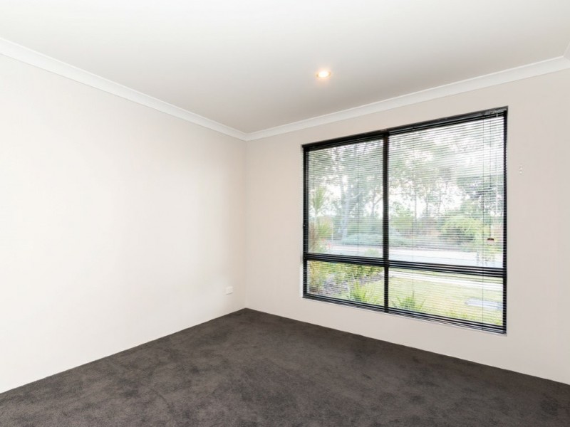 3 Irvine Parade, Hammond Park WA 6164