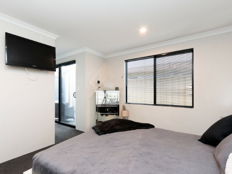 3 Irvine Parade, Hammond Park WA 6164