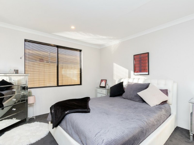 3 Irvine Parade, Hammond Park WA 6164