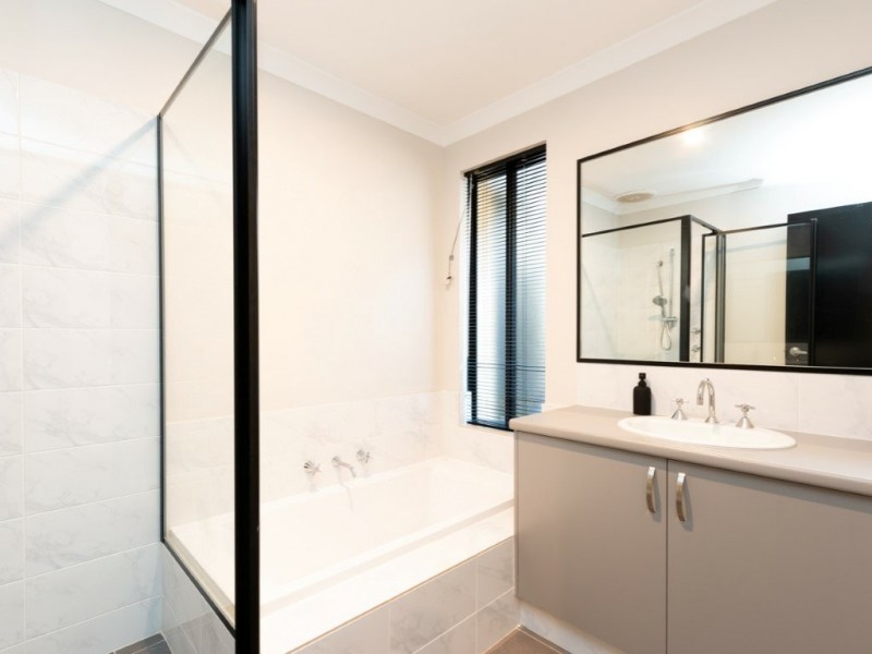 3 Irvine Parade, Hammond Park WA 6164