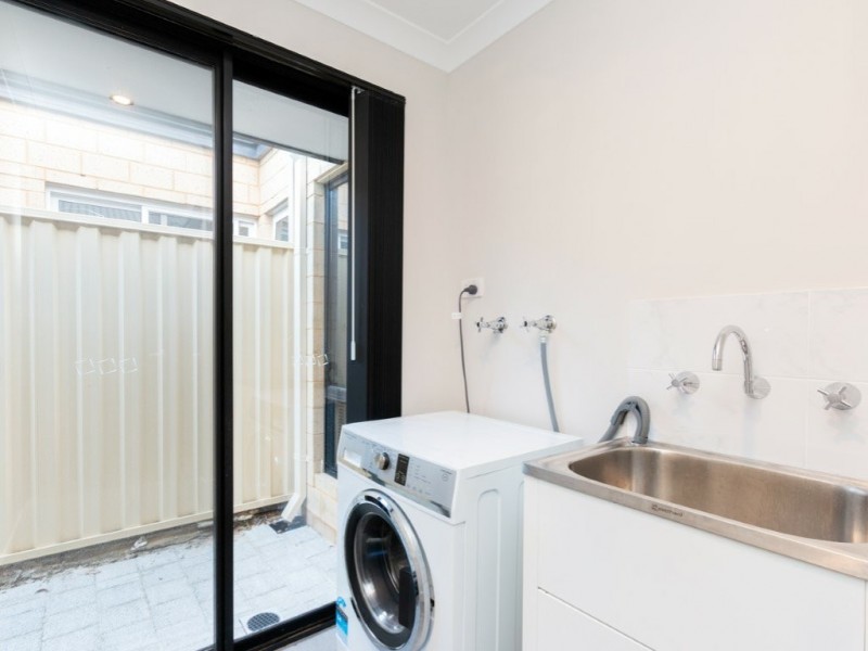 3 Irvine Parade, Hammond Park WA 6164