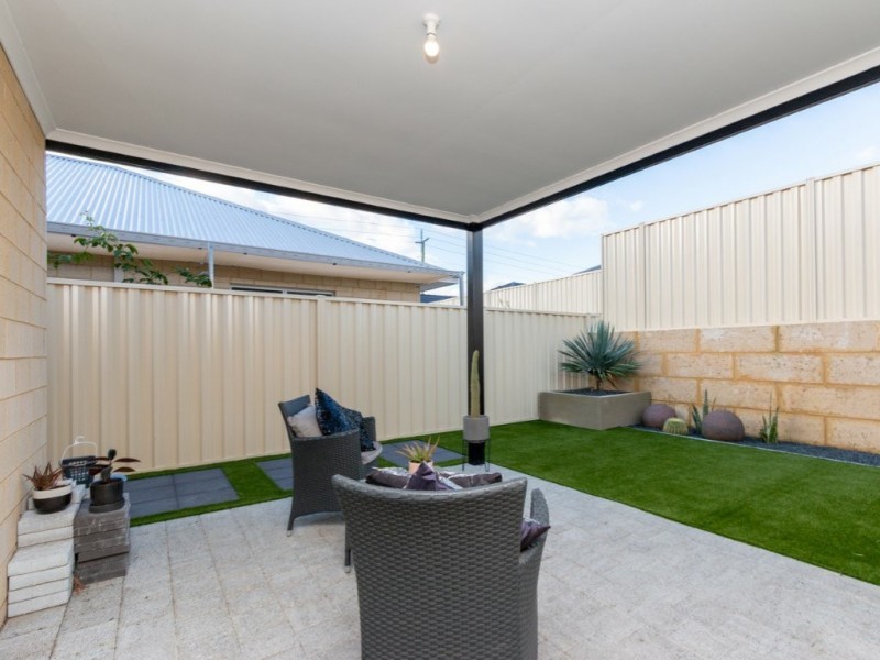 3 Irvine Parade, Hammond Park WA 6164