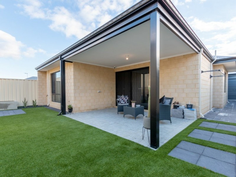 3 Irvine Parade, Hammond Park WA 6164