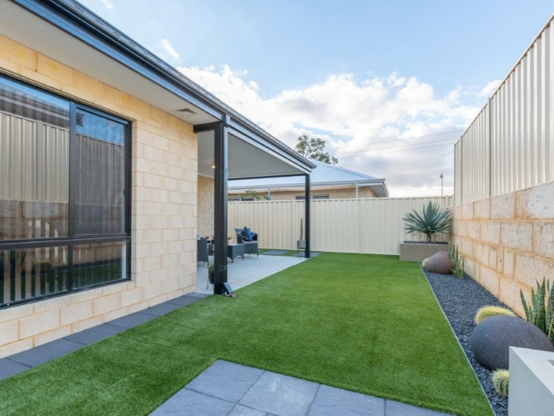 3 Irvine Parade, Hammond Park WA 6164