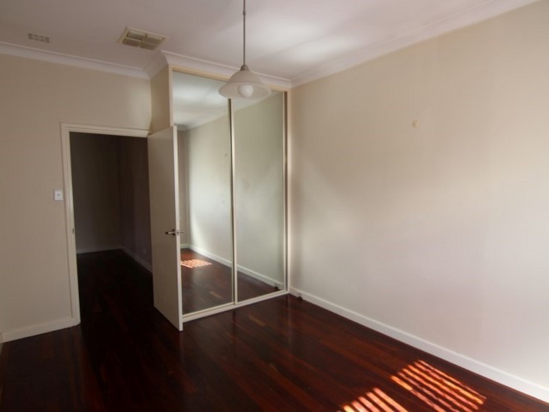 176 Manning Road, Wilson WA 6107