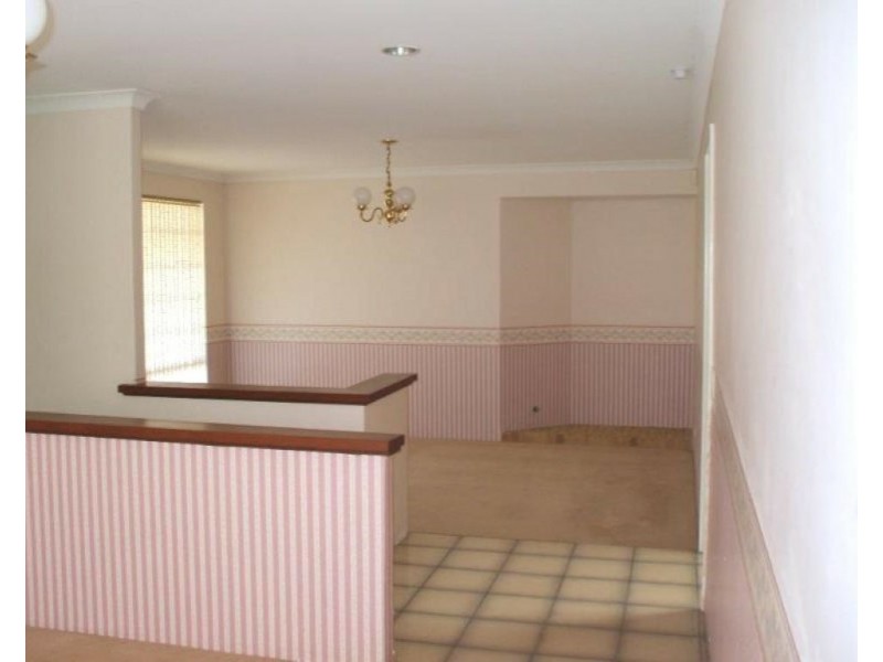 52 Regal Drive, Thornlie WA 6108