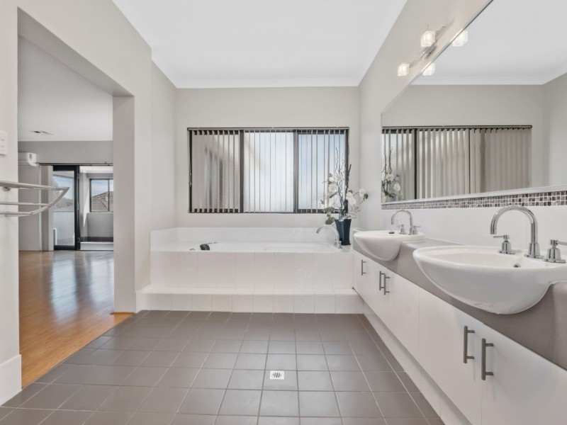 11 Kaliman Bend, Harrisdale WA 6112