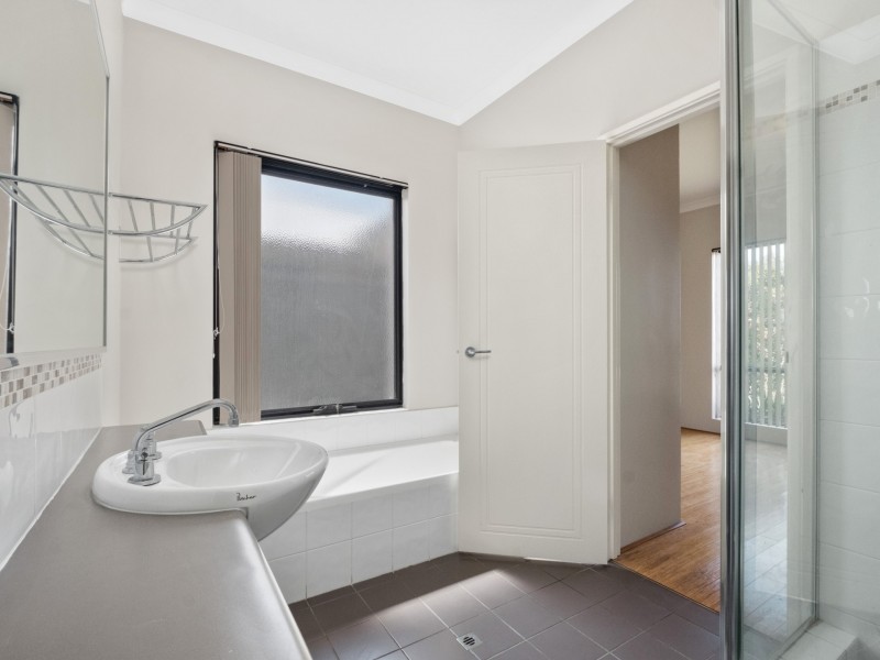 11 Kaliman Bend, Harrisdale WA 6112