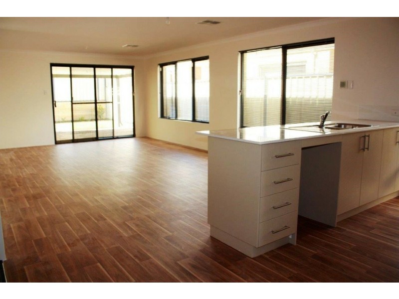 4 Biloxi Loop, Success WA 6164